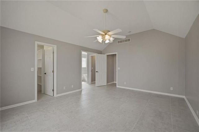 12221 Hubbard Road, Kansas City, KS 66109