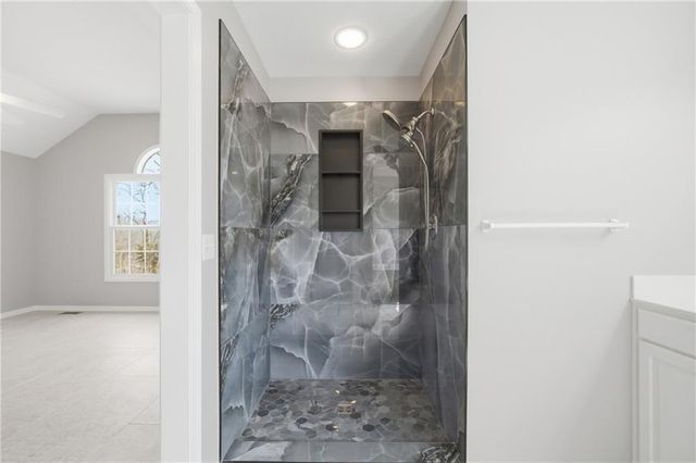 12221 Hubbard Road, Kansas City, KS 66109