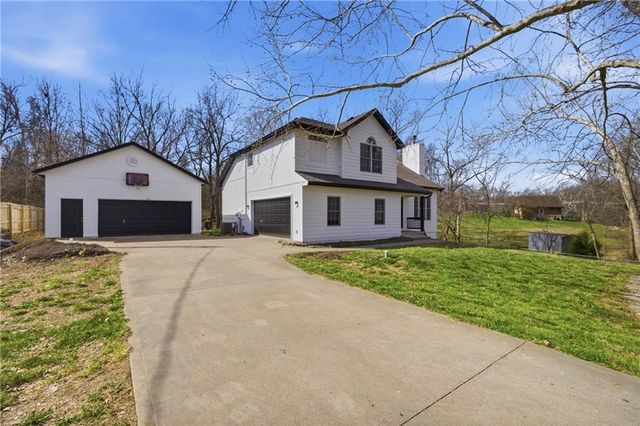 12221 Hubbard Road, Kansas City, KS 66109