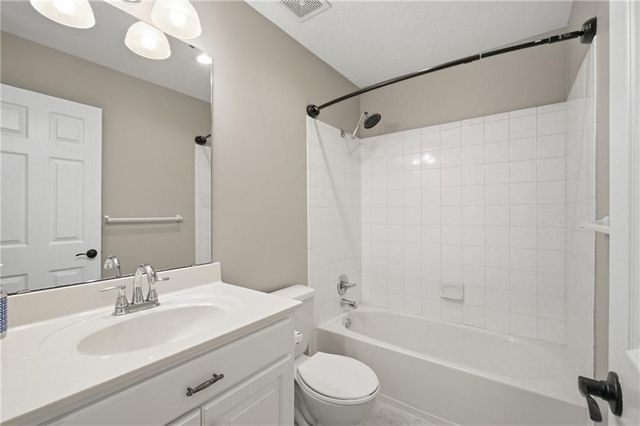 12221 Hubbard Road, Kansas City, KS 66109