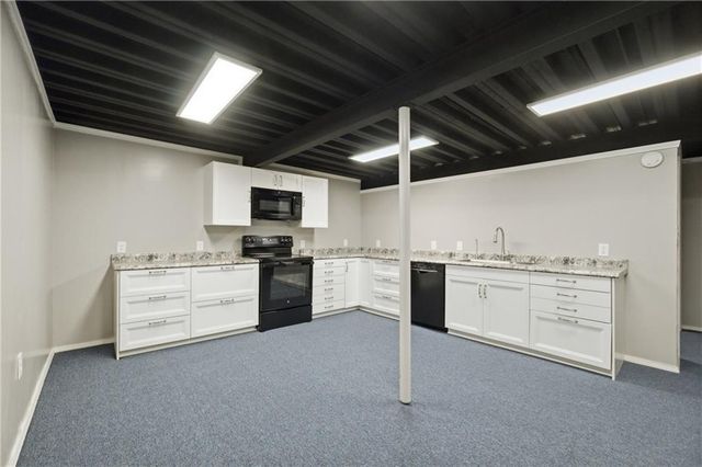 12221 Hubbard Road, Kansas City, KS 66109