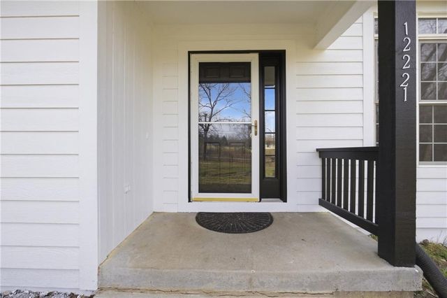 12221 Hubbard Road, Kansas City, KS 66109