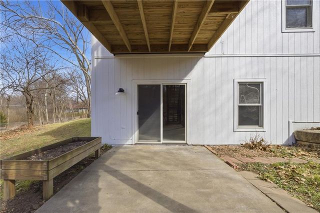 12221 Hubbard Road, Kansas City, KS 66109