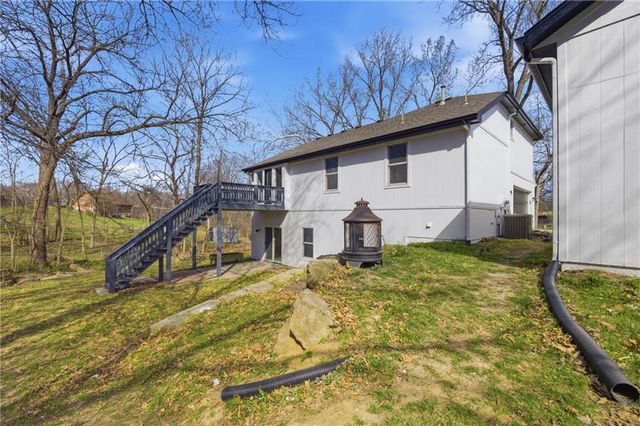 12221 Hubbard Road, Kansas City, KS 66109