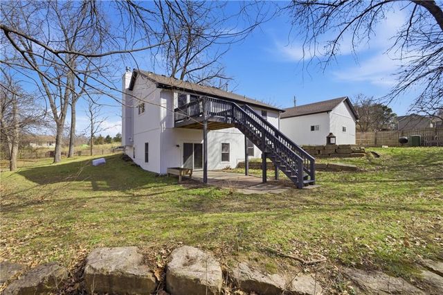 12221 Hubbard Road, Kansas City, KS 66109