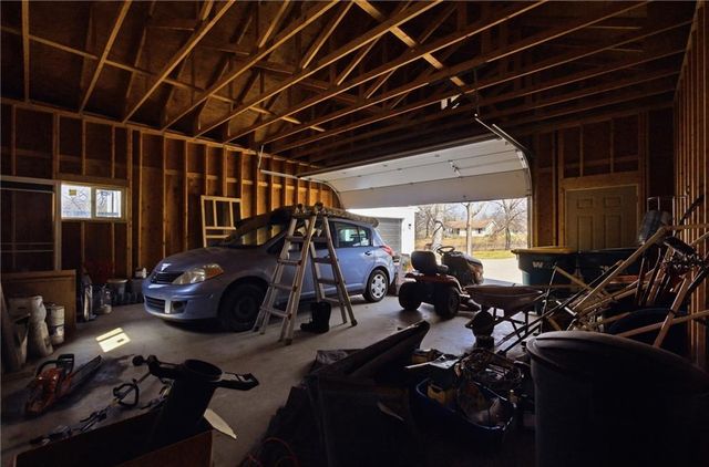 12221 Hubbard Road, Kansas City, KS 66109