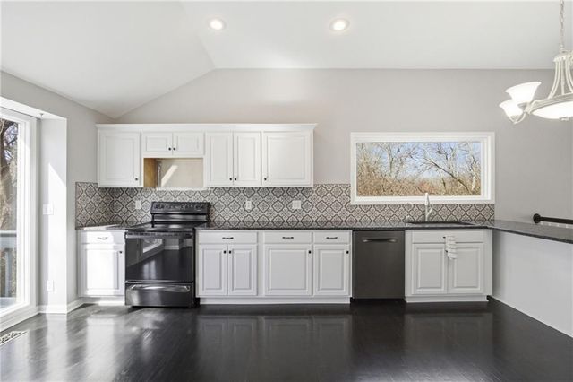 12221 Hubbard Road, Kansas City, KS 66109