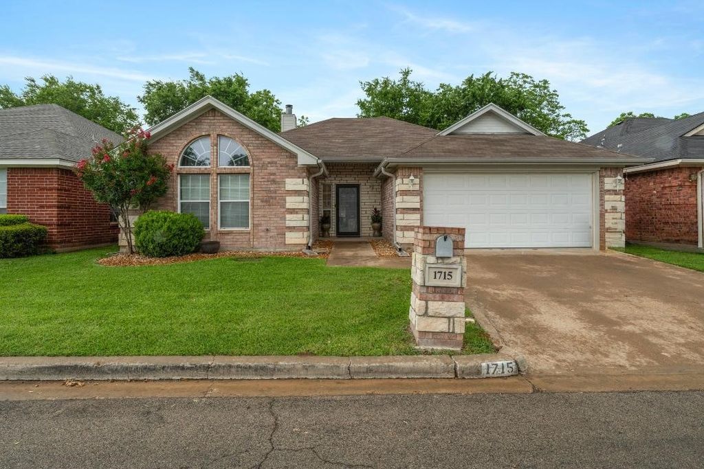 1715 Sully Court, Stephenville, TX 76401