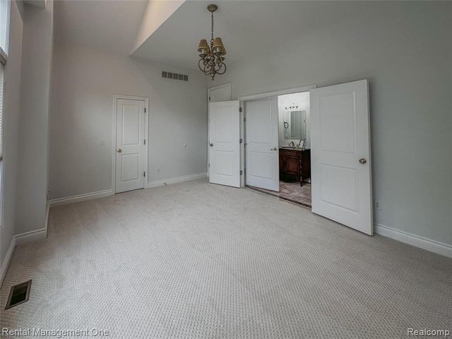 5742 Putnam Drive, West Bloomfield, MI 48323