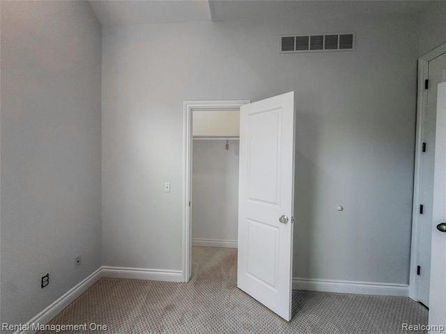 5742 Putnam Drive, West Bloomfield, MI 48323