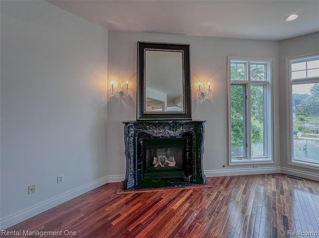 5742 Putnam Drive, West Bloomfield, MI 48323