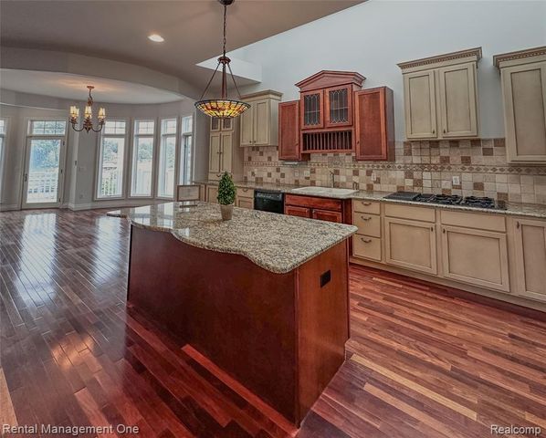 5742 Putnam Drive, West Bloomfield, MI 48323