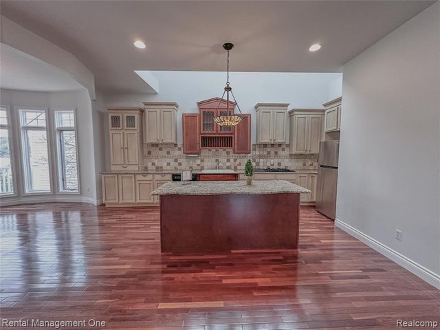 5742 Putnam Drive, West Bloomfield, MI 48323