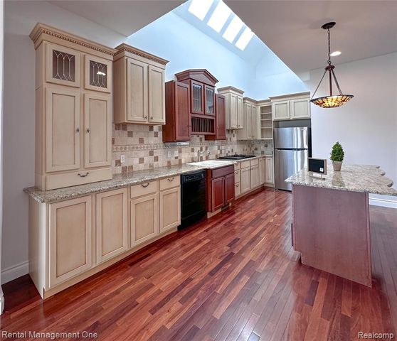 5742 Putnam Drive, West Bloomfield, MI 48323