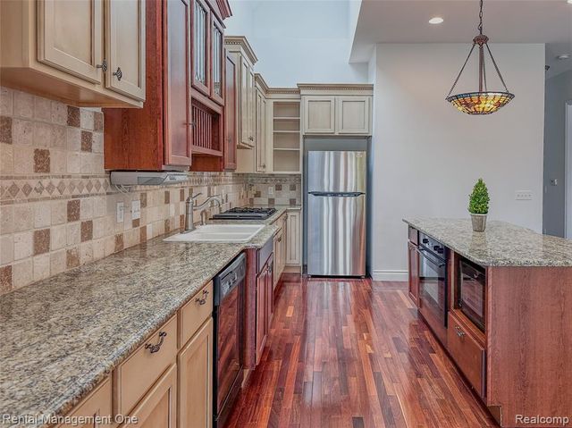 5742 Putnam Drive, West Bloomfield, MI 48323