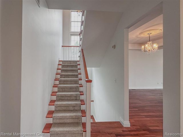 5742 Putnam Drive, West Bloomfield, MI 48323