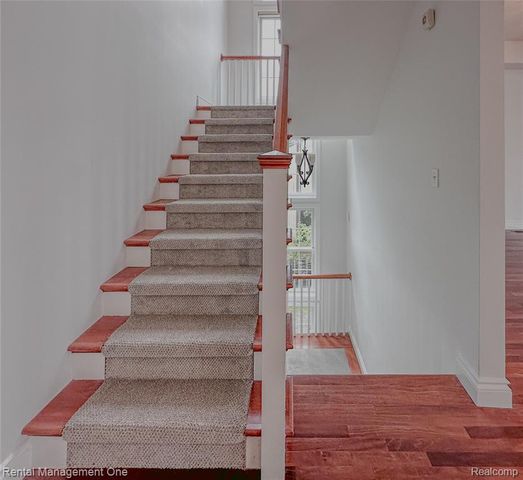 5742 Putnam Drive, West Bloomfield, MI 48323