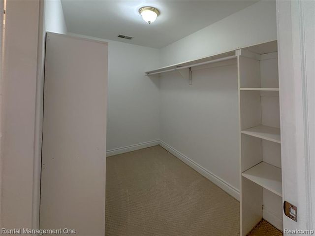 5742 Putnam Drive, West Bloomfield, MI 48323