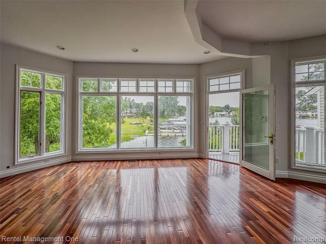 5742 Putnam Drive, West Bloomfield, MI 48323