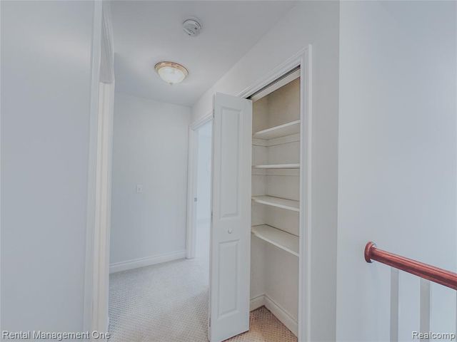 5742 Putnam Drive, West Bloomfield, MI 48323