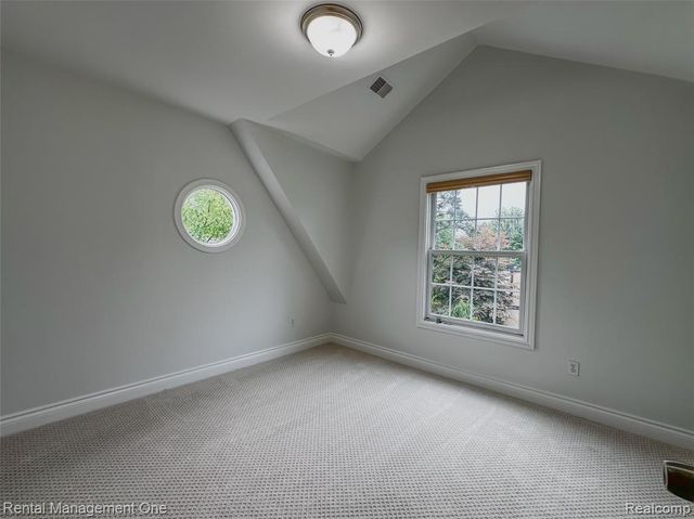 5742 Putnam Drive, West Bloomfield, MI 48323