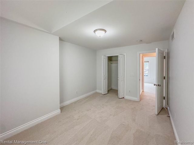 5742 Putnam Drive, West Bloomfield, MI 48323