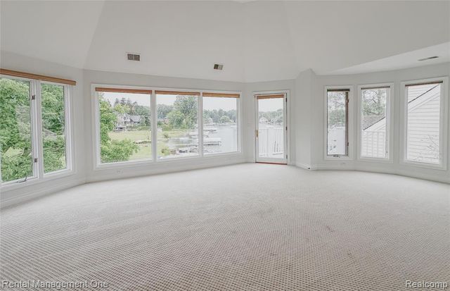 5742 Putnam Drive, West Bloomfield, MI 48323