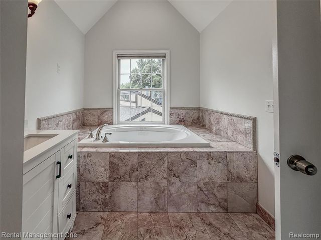 5742 Putnam Drive, West Bloomfield, MI 48323