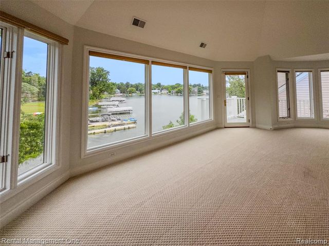 5742 Putnam Drive, West Bloomfield, MI 48323