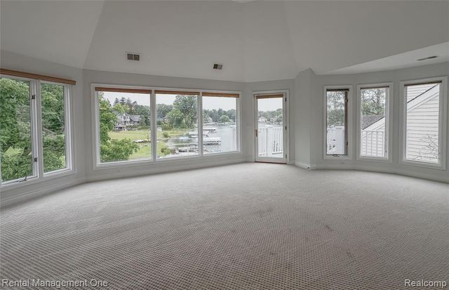 5742 Putnam Drive, West Bloomfield, MI 48323