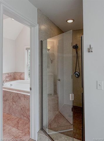 5742 Putnam Drive, West Bloomfield, MI 48323