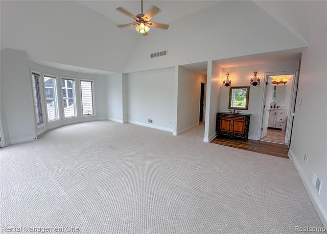 5742 Putnam Drive, West Bloomfield, MI 48323