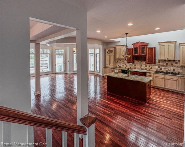 5742 Putnam Drive, West Bloomfield, MI 48323