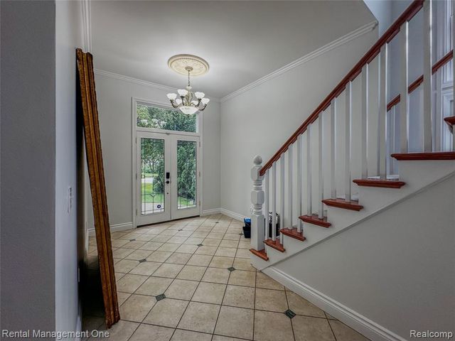 5742 Putnam Drive, West Bloomfield, MI 48323