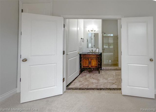 5742 Putnam Drive, West Bloomfield, MI 48323