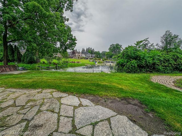 5742 Putnam Drive, West Bloomfield, MI 48323