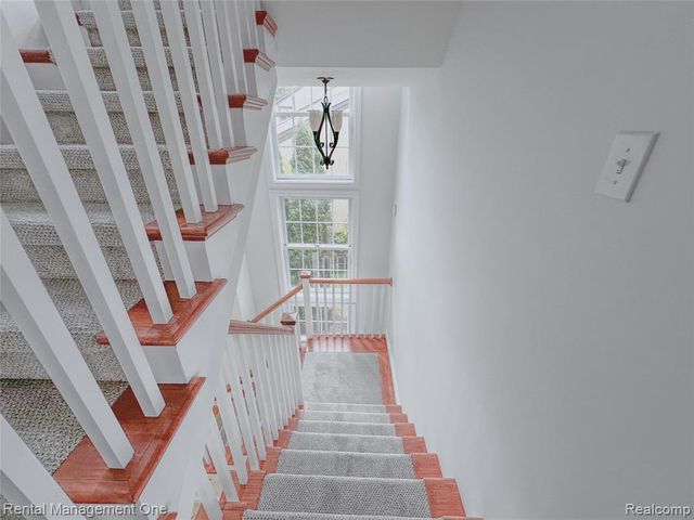 5742 Putnam Drive, West Bloomfield, MI 48323