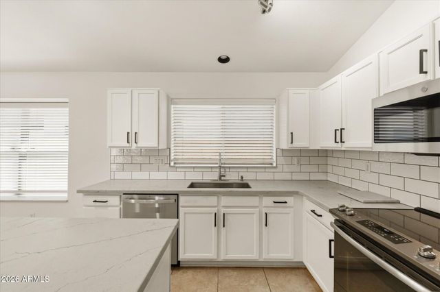 2212 E VISTA BONITA Drive, Phoenix, AZ 85024