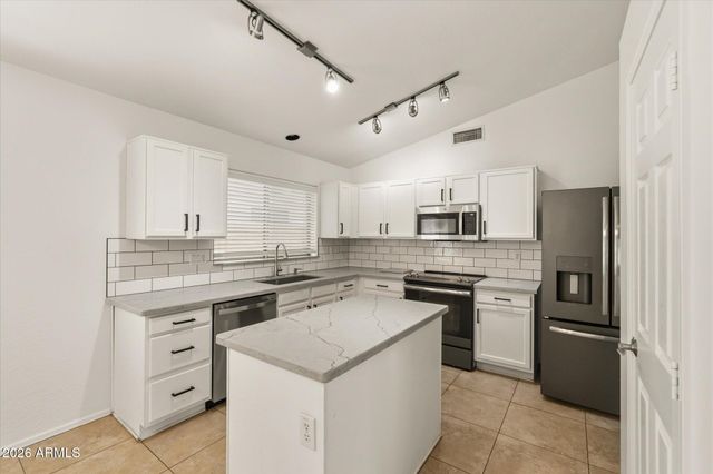 2212 E VISTA BONITA Drive, Phoenix, AZ 85024