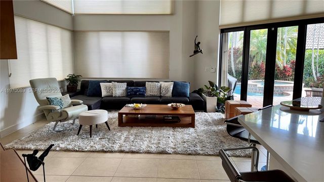 1040 Sandalwood Ln, Weston, FL 33326