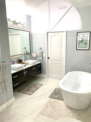 1040 Sandalwood Ln, Weston, FL 33326