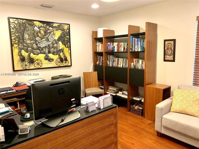 1040 Sandalwood Ln, Weston, FL 33326