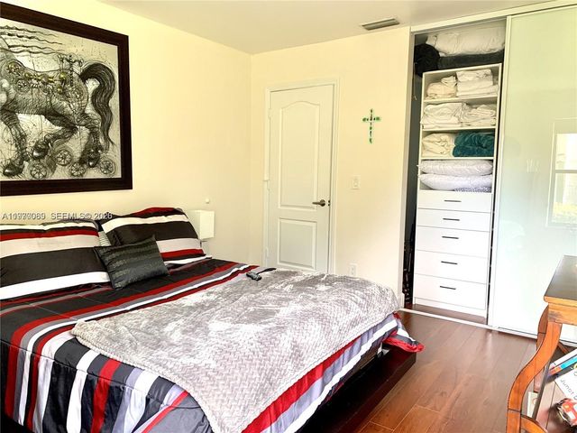 1040 Sandalwood Ln, Weston, FL 33326