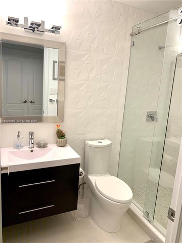 1040 Sandalwood Ln, Weston, FL 33326