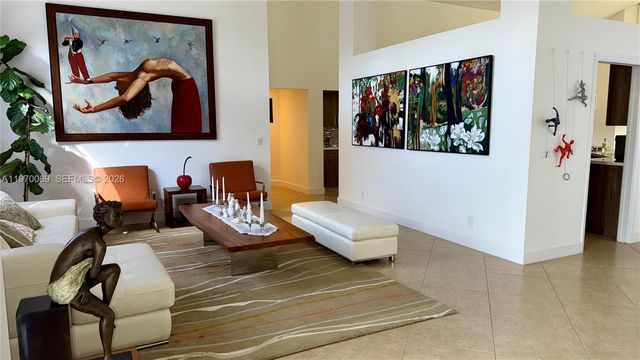 1040 Sandalwood Ln, Weston, FL 33326