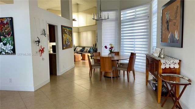 1040 Sandalwood Ln, Weston, FL 33326