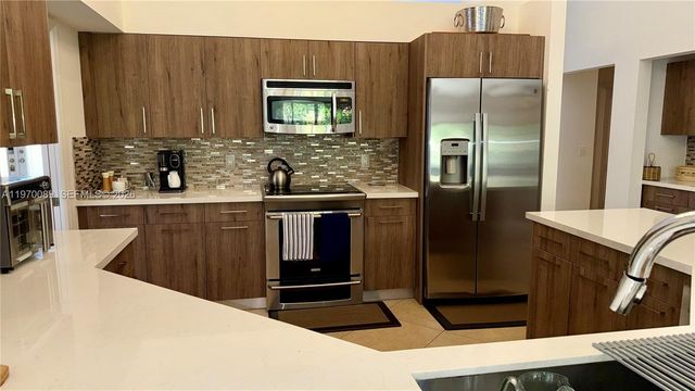 1040 Sandalwood Ln, Weston, FL 33326