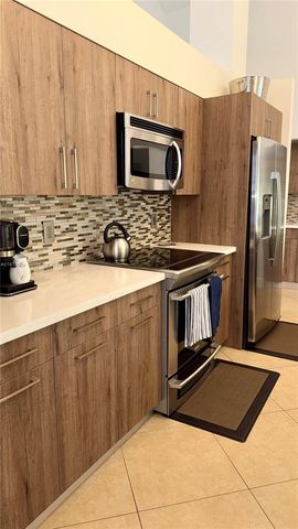 1040 Sandalwood Ln, Weston, FL 33326