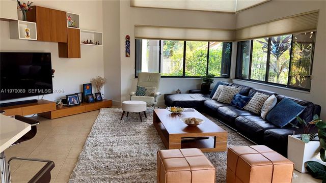 1040 Sandalwood Ln, Weston, FL 33326