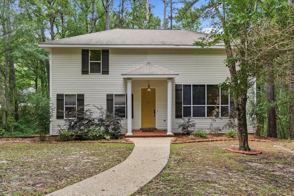 48 Englewood Ln., Hattiesburg, MS 39402